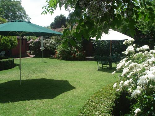 Κήπος έξω από το Buxton Manor