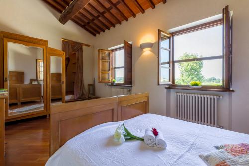 Katil atau katil-katil dalam bilik di Villa Pallina with Pool - Happy Rentals