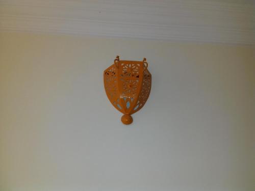 a vase hanging on a white wall at Résidence La Galiote in Essaouira
