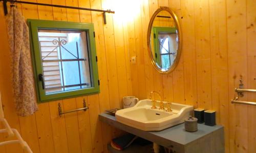 a bathroom with a sink and a mirror at Gîte de La Porte in Eygurande
