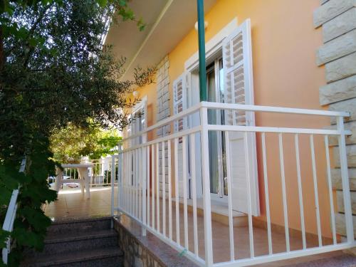 Μπαλκόνι ή βεράντα στο Apartman Antulov Srima