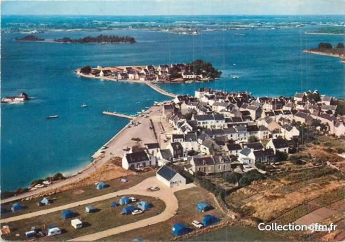 an aerial view of a small village on the water at Ty Cado in Belz