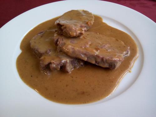 Makanan di atau berdekatan rumah tamu ini