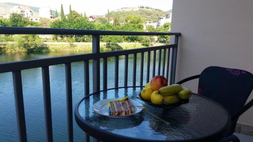 Φαγητό σε αυτό το διαμέρισμα ή κάπου εκεί κοντά