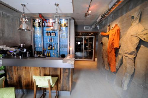 Khu vực lounge/bar tại Verftet i Ny-Hellesund