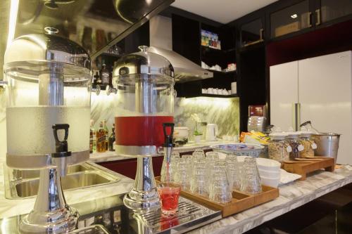 Kuchyň nebo kuchyňský kout v ubytování Oriental Heritage Hotel