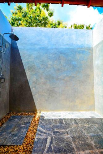 a painting of a wall with a shower backdoor at Handun Villas in Talalla