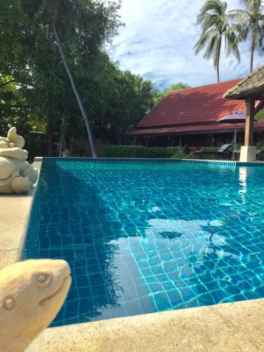 a swimming pool in front of a resort at Baan Laem Noi Villa's in Mae Nam