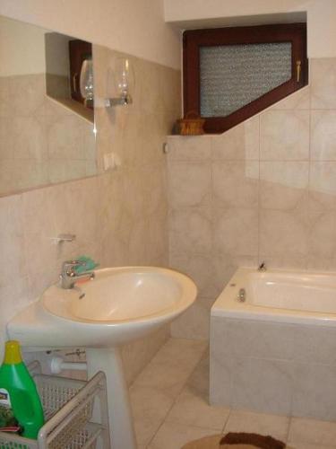 a bathroom with a sink and a bath tub at 10 os - Gdansk-Sopot-Gdynia up to 19 persons in Gdynia