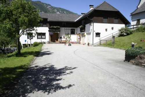 an empty road in front of a house at Landhaus Seebacher in Spital am Pyhrn