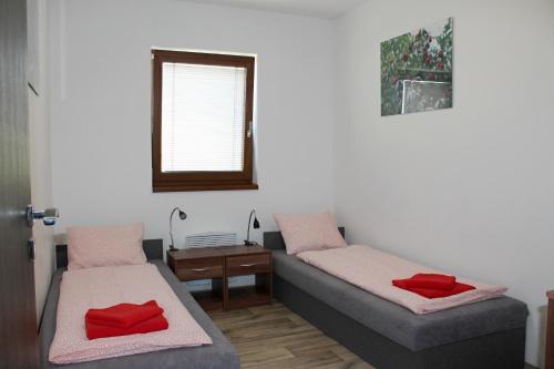 Una cama o camas en una habitación de Apartmany Podhorama
