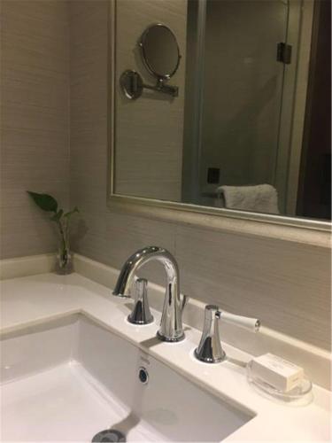 Golden Tulip New Asia Hotel The Bund Shanghaiにあるバスルーム