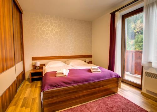 Postel nebo postele na pokoji v ubytování Apartmány Tri Studničky