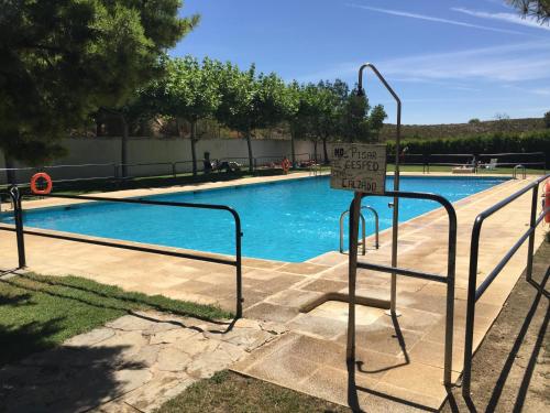 The swimming pool at or close to Rails del Temple