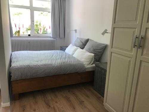 Un pat sau paturi într-o cameră la Apartment Kandern