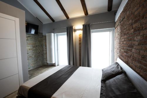 Postel nebo postele na pokoji v ubytování Villa Barbero Alba Langhe
