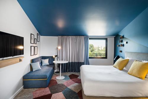 Postel nebo postele na pokoji v ubytování Radisson Hotel Aix En Provence