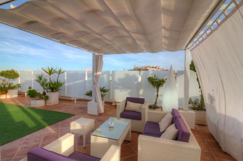 a living room with a couch and a table at Hotel Royal Plaza in Ibiza Town