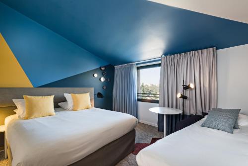 Postel nebo postele na pokoji v ubytování Radisson Hotel Aix En Provence