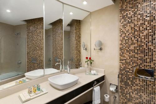 Ramada by Wyndham Al Khobar tesisinde bir banyo