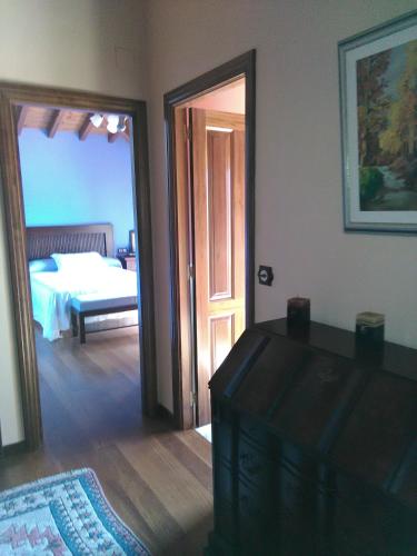 a room with a door leading to a bedroom with a bed at Casa Rural Oza dos Ríos in Oza dos Ríos