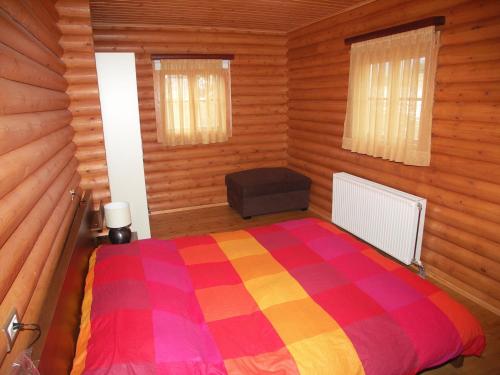 Postel nebo postele na pokoji v ubytování Kedros Village