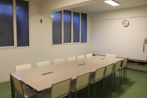 a conference room with a long table and chairs at Ospitalità San Tommaso d'Aquino in Bologna