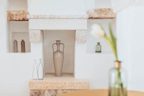 a shelf with vases and other items on it at Borgo Canonica in Cisternino