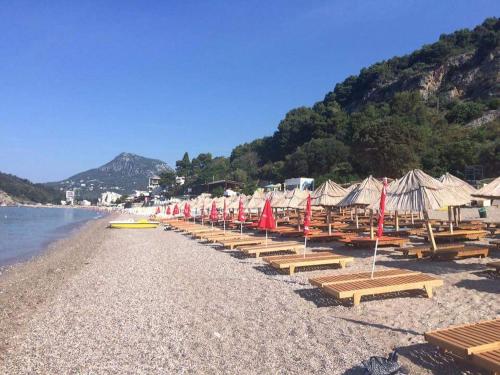 Afbeelding uit fotogalerij van Holiday Home Aksentijevic in Sutomore