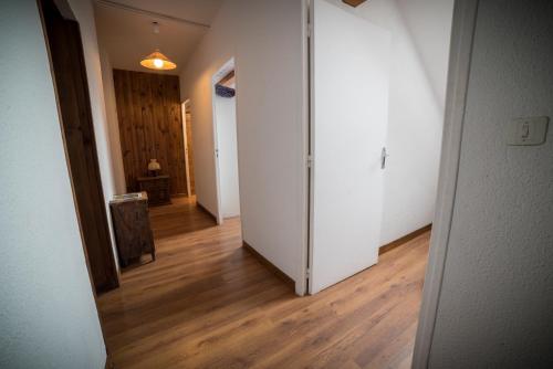 Bilik mandi di Chalet les moineaux Appartements