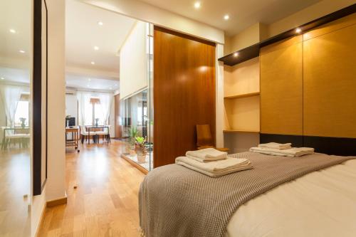 Artist's Charming Design - Space Maison Apartments