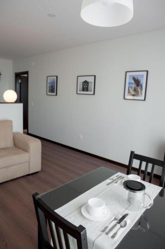 a living room with a table and a couch at Vale de Lourinhã - Casas de Campo in Lourinhã