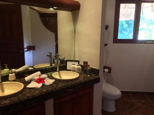 Et badeværelse på La Villa Mexicana by Diving Prestige