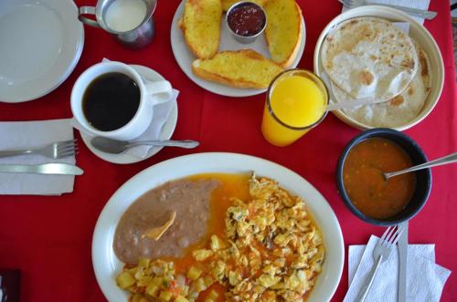 Opciones de desayuno disponibles en Motel Los Alpes