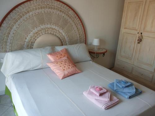 ボーザ・マリーナにあるElicrisoのベッド(ピンクとブルーのタオル付)