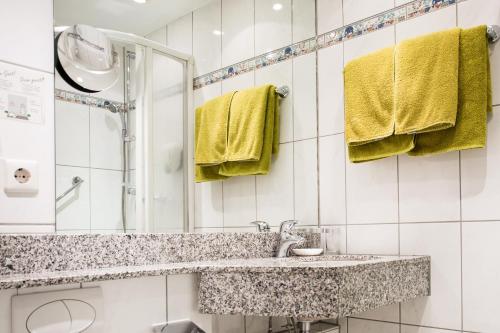 A bathroom at Hotel Wagner Am Marktplatz