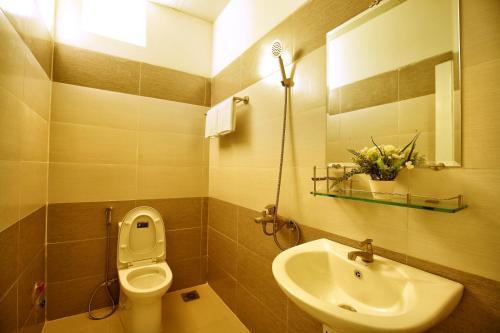 Phòng tắm tại Hoang Linh Hotel