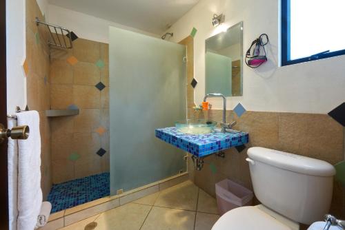 Koupelna v ubytování Tamarindo Blue Apartments
