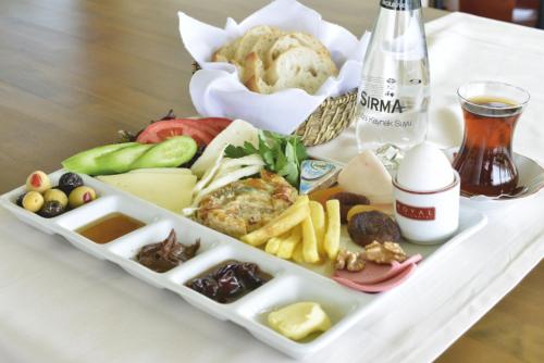 Makanan di atau berdekatan hotel