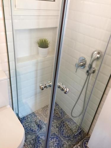 Ένα μπάνιο στο Loukia Studios & Suites