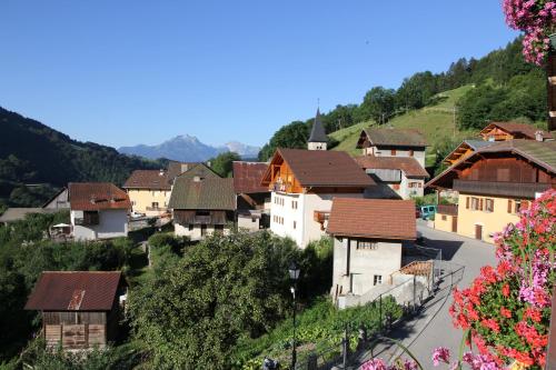 Nespecifikovaný výhled na hory nebo výhled na hory při pohledu z hotelu
