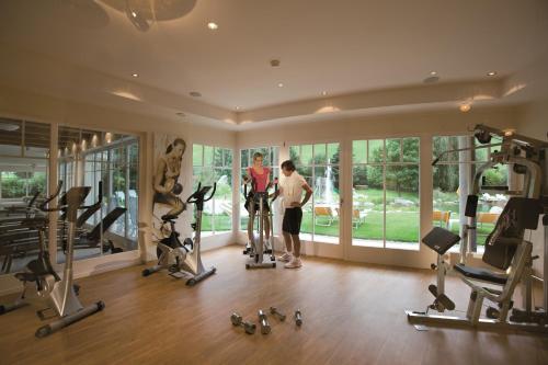 two women in a gym with treadmills and exercise bikes at Naturhotel MOLIN in San Giovanni in Val Aurina
