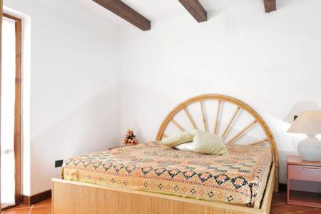 a bedroom with a bed with a wooden head board at Mare&relax in Santa Maria Navarrese