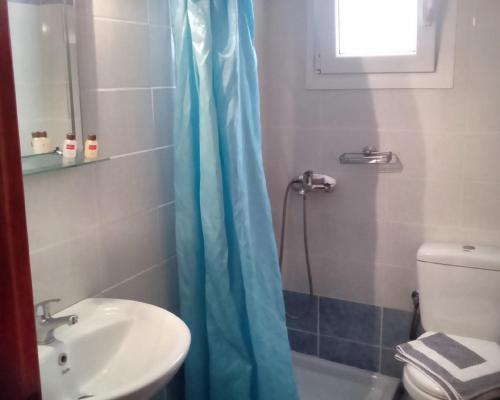 Salle de bains dans l'établissement ANTONIOS Skopelos studios apartments
