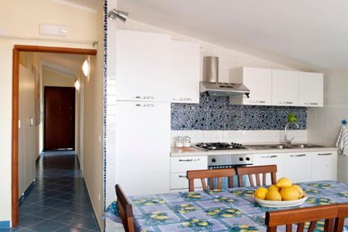 Kuchyňa alebo kuchynka v ubytovaní Seaview apartments Stella Maris Agropoli