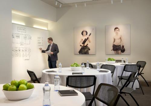 21c Museum Hotel Cincinnati Image