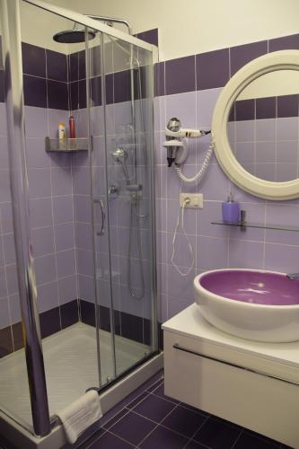Ένα μπάνιο στο BB HomEitaly Civitavecchia