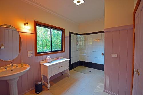 Koupelna v ubytování Araluen Park Cottages