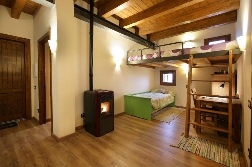 Una cama o camas en una habitación de Cal Sansa