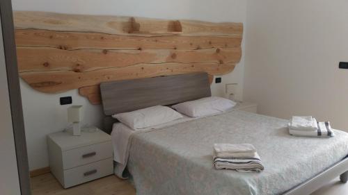 Giường trong phòng chung tại Appartamenti Presanella